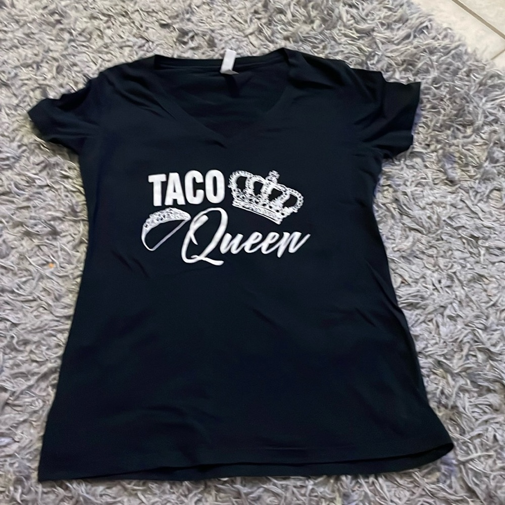 Taco Queen T-shirt size large
